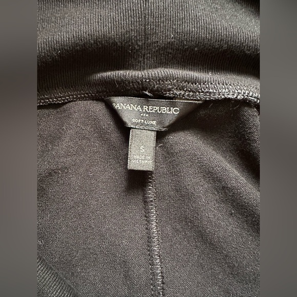 Banana Republic soft luxe off the shoulder top - Picture 3 of 4